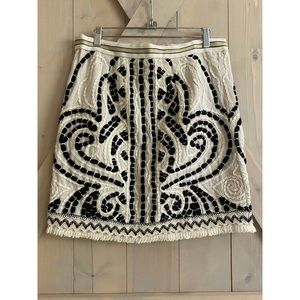 Maeve Carys Anthropologie embroidered cream skirt. Size M.
